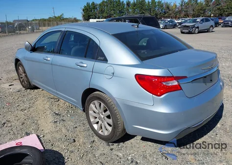 2013 Chrysler 200 Touring z USA, uszkodzony, nr VIN 1C3CCBBB8DN736857